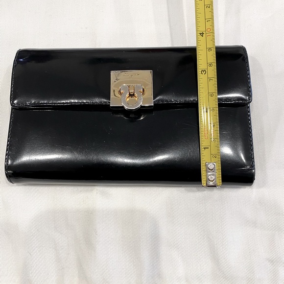 Ferragamo Continental wallet with Gancini clasp Patent Leather calfskin Black ⭐️ - Picture 6 of 17